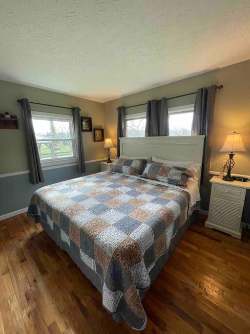 Bourbon Trail Cabin On The Farm Lawrenceburg Екстер'єр фото
