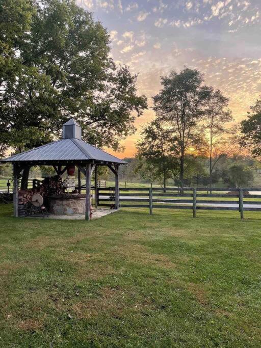 Bourbon Trail Cabin On The Farm Lawrenceburg Екстер'єр фото
