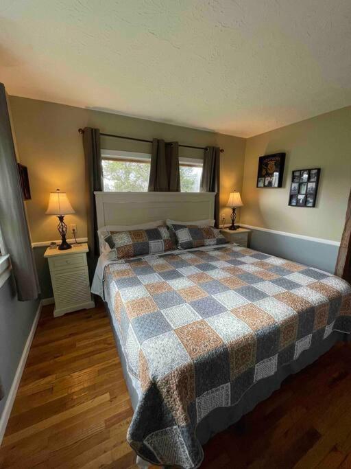 Bourbon Trail Cabin On The Farm Lawrenceburg Екстер'єр фото