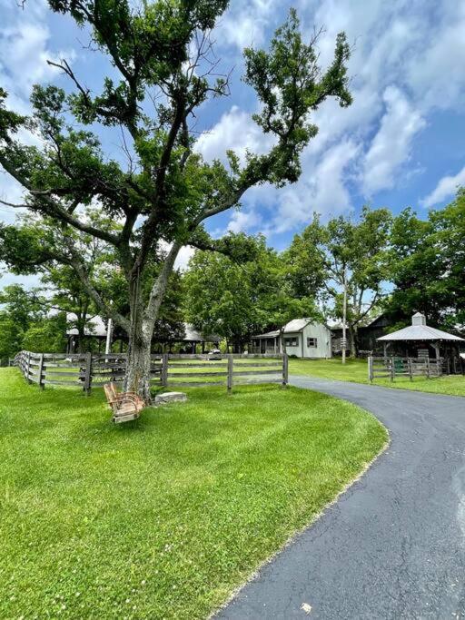 Bourbon Trail Cabin On The Farm Lawrenceburg Екстер'єр фото