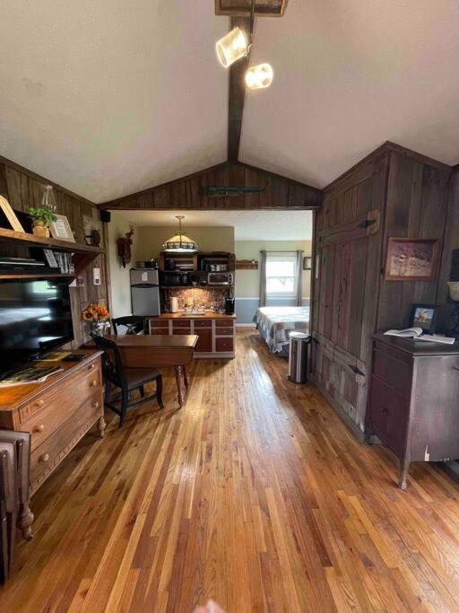 Bourbon Trail Cabin On The Farm Lawrenceburg Екстер'єр фото